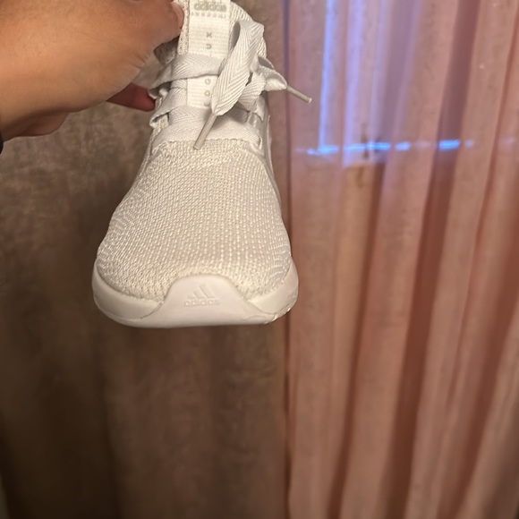 White adidas shoes - Picture 2 of 7